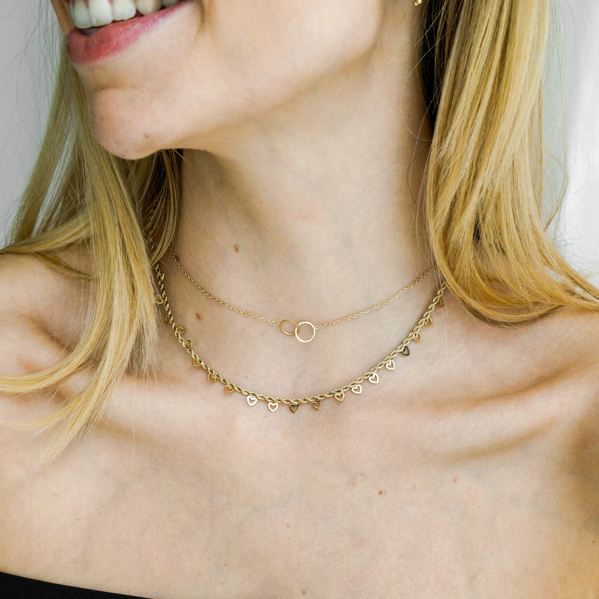 Ketting met veel open hartjes Ketting met veel open hartjes