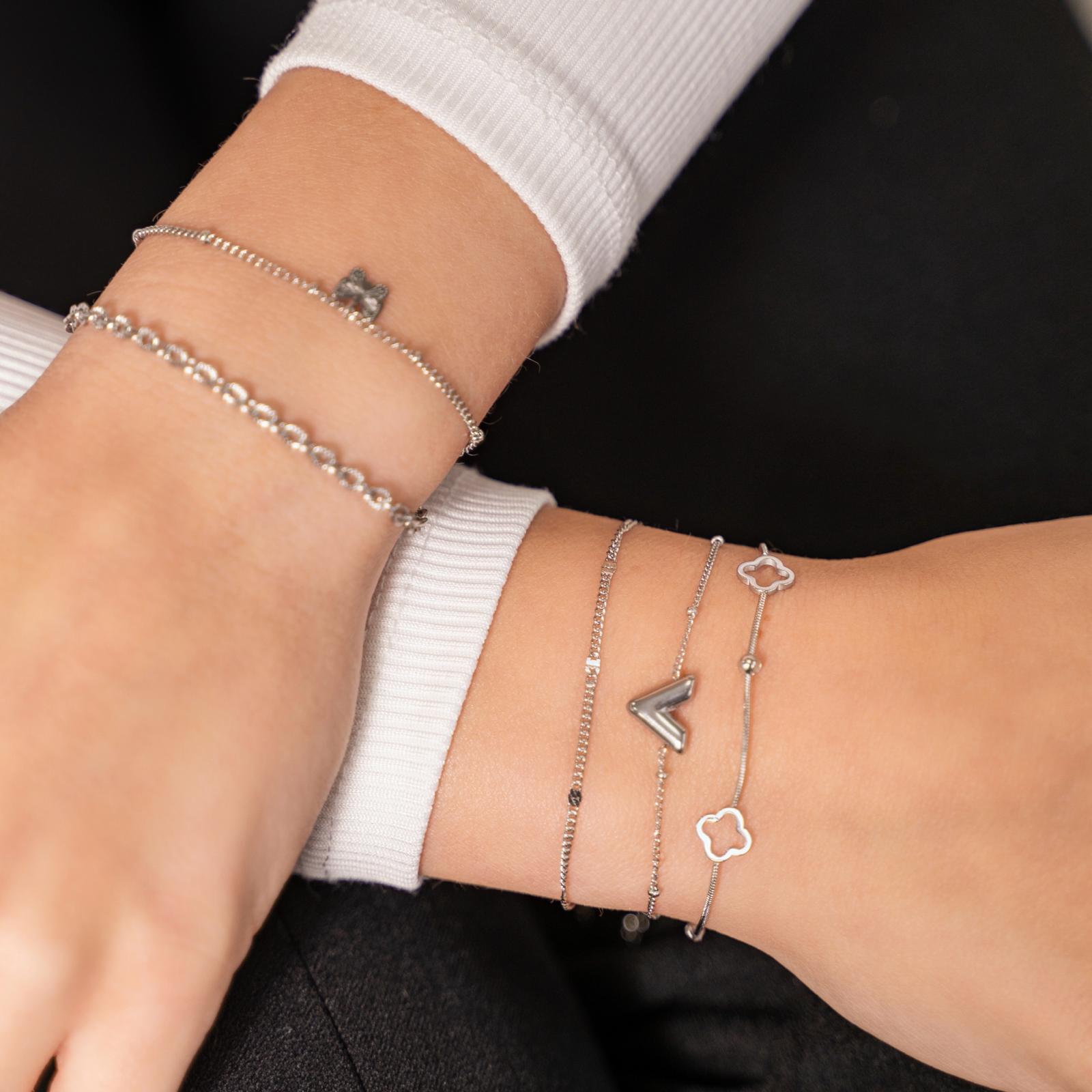 Armband balletjes en klavertjes Armband balletjes en klavertjes