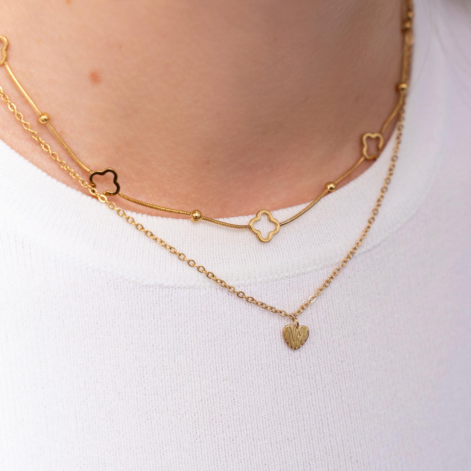 Ketting balletjes en klavertjes Ketting balletjes en klavertjes