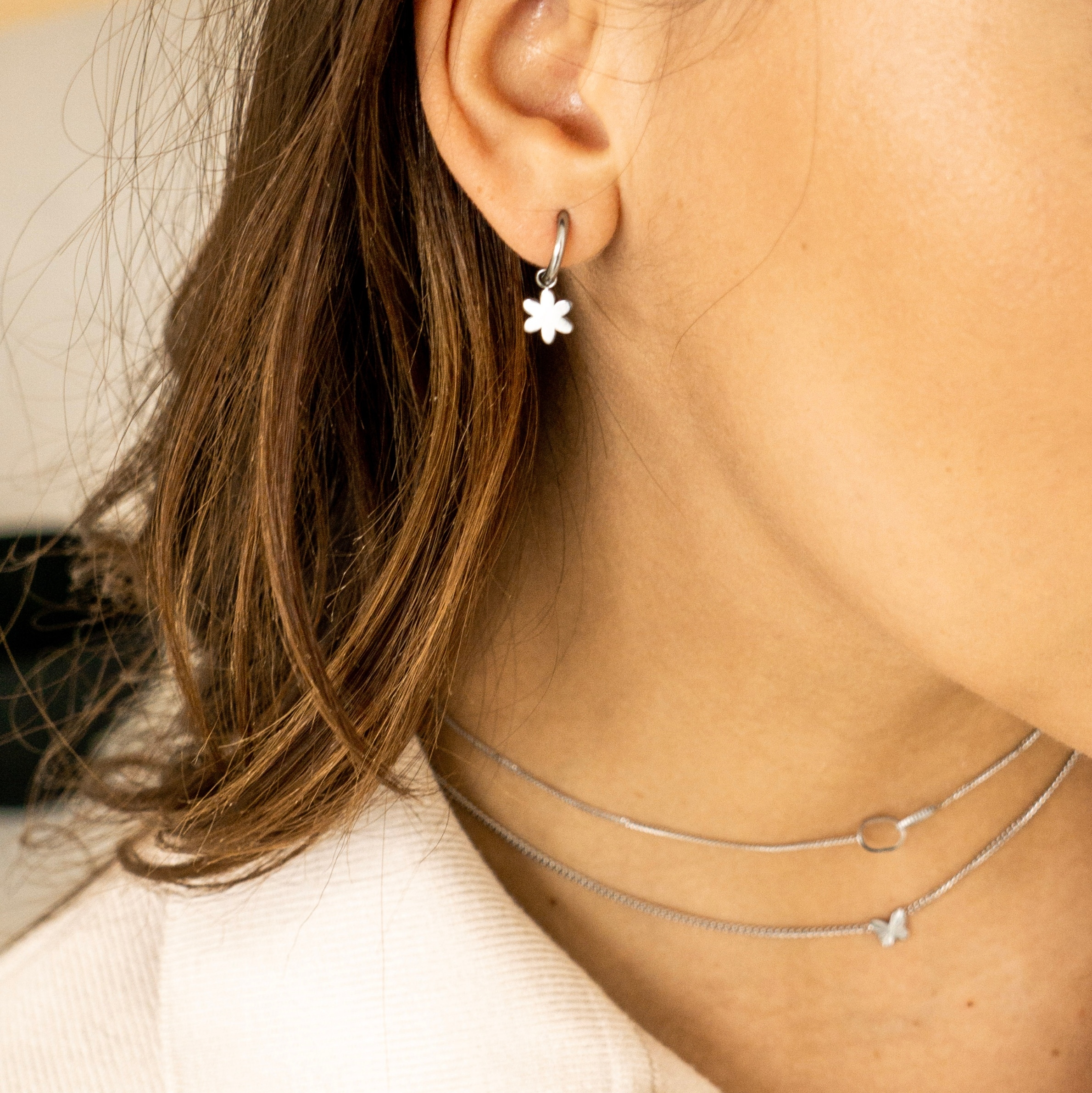 Oorbellen klein met hanger bloem Oorbellen klein met hanger bloem