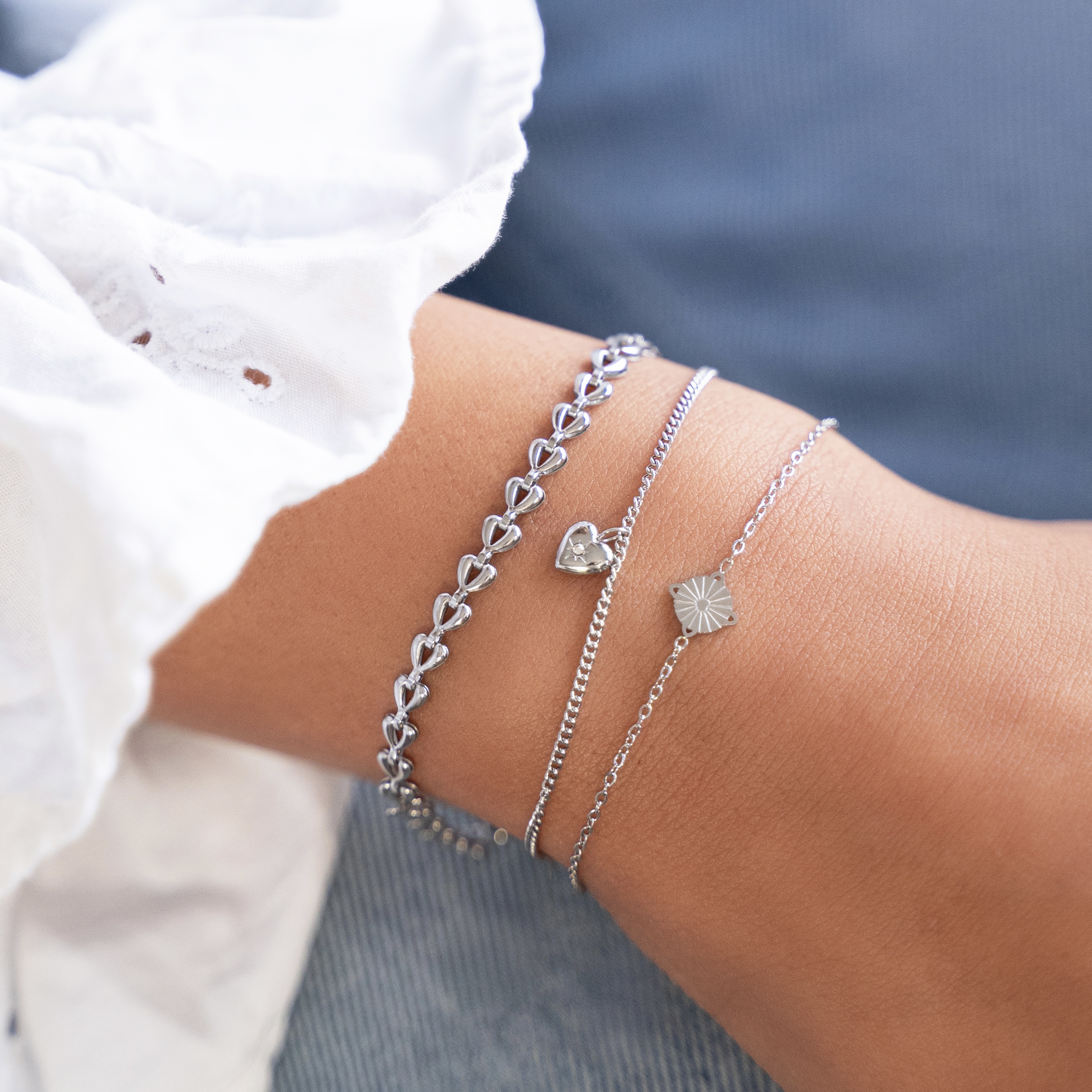 Bracelet connected hearts