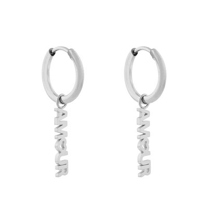 Oorbellen klein met hanger amour zilver Oorbellen klein met hanger amour zilver