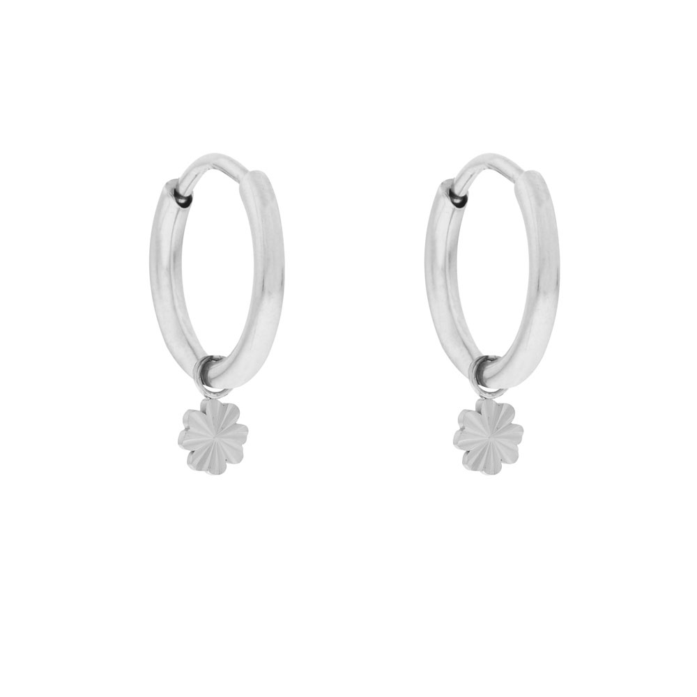 Oorbellen groot met hanger gevlamd klavertje zilver Oorbellen groot met hanger gevlamd klavertje zilver